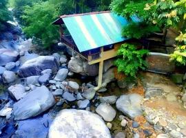 Cave N Falls Nature Resort & Water Park #Gallene Gedara、キトゥルガラのホテル