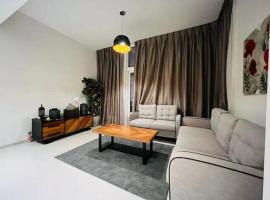 Luxurious 5 Bedroom Villa in Damac II, hotel with parking in Dubai