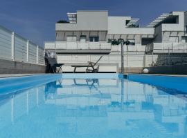 The Prince - Luxury apartments with Pool, πολυτελές ξενοδοχείο στην Πεσκιέρα ντελ Γκάρντα