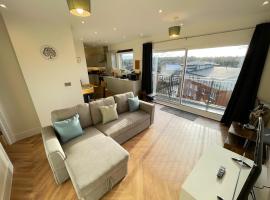 Urban Living with Free Wi-Fi & Parking, apartment in Rickmansworth