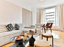 Luxurious Flat next Paris - Neuilly - II, hotel u gradu 'Neuilly-sur-Seine'