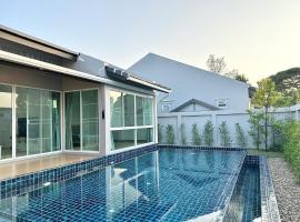 Pool Villa by Clickme Home, lemmikloomasõbralik hotell sihtkohas Ban Mae Hom