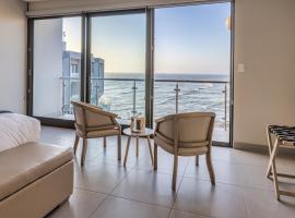 Seafront Condo at The Pier 25