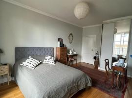 Chambre d'hôte, homestay in Versailles