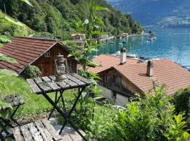 Bijou Loft - Charming Loft on Lake Thun near Interlaken, appartamento a Merligen