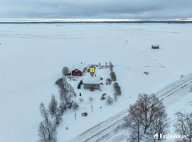 Beautiful Big Farm House with Spectacular Meteor Site View, hotel in Vaasa