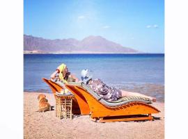 Live the bedouinlife, хотел с паркинг в Nuweiba