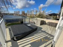 Tattershall Lakes Sunset View Caravan Lakeside, Hot Tub, Garden, Private Fishing Peg & WiFi