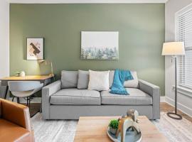 Landing Modern Apartment with Amazing Amenities (ID7994X49), apartamento em Franklin