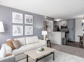 Landing Modern Apartment with Amazing Amenities (ID9224X56), hotel in Lewis Center