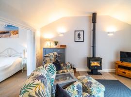 The Tap Room by Big Skies Cottages, holiday home in Blakeney