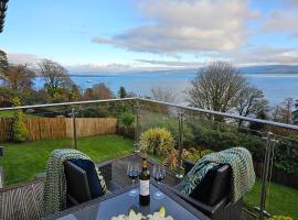 Viewpoint Villa - Luxury 4 Bedroom villa with elevated views, holiday home in Rothesay