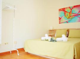 Cozy apatment just 10 mins from the City Centre, hotel dekat Stadion La Rosaleda, Malaga