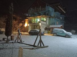 Casă de vacanţă ,,La Vălucu", cottage in Curtea de Argeş