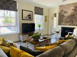 Pass the Keys Cobblers Rest in Central Bakewell with FreeParking