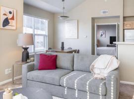 Landing - Modern Apartment with Amazing Amenities (ID8246X10), hotel in Tulsa