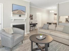 Landing - Modern Apartment with Amazing Amenities (ID8622X86), hotel sa Collierville