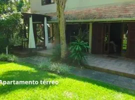 Apto térreo com jardim - Praia do Estaleiro- Balneário Camboriu