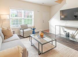 Landing - Modern Apartment with Amazing Amenities (ID7689X22), hotel in Spring Hill