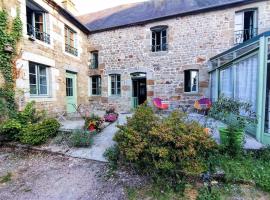 Le cheval blanc, hotel v destinaci Carrouges