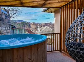 La Côte 26 - Restored Saxon Style House in the Old Town with Jacuzzi and Private Parking, maison de vacances à Braşov