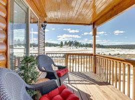 Cozy Duck Creek Village Cabin with Hot Tub and Views!, ξενοδοχείο σε Duck Creek Village