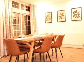 Star London Golders Rise Luxury 4-Bed Oasis with Garden, hotel em Hendon