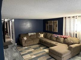 Entire level just off Interstate, free breakfast, hotel with parking in Fargo
