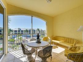 Everglades City Condo with Porch Steps to Water!, khách sạn có chỗ đậu xe ở Everglades City