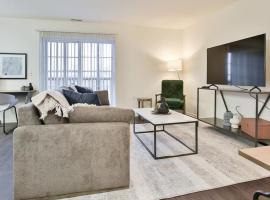 Landing - Modern Apartment with Amazing Amenities (ID8475X16), hótel í Sunnybrook Acres