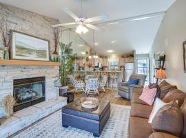 Lakefront Osage Beach Abode with Grill and Pool Access, hotel v destinaci Osage Beach