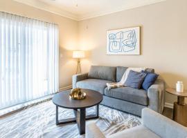 Landing - Modern Apartment with Amazing Amenities (ID8445X18), hôtel acceptant les animaux domestiques à Wake Forest