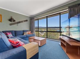 Alpine Mountain View 18 4 bedroom Jindabyne Unit with Wifi, hotel in Jindabyne