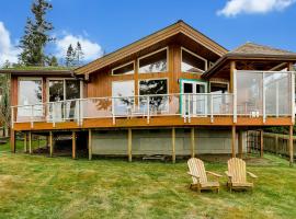 Luxury Beach Home Ocean View Sonos, cottage in Langley