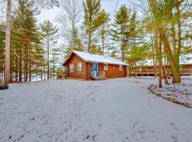 Paddle Inn on Buckskin Lake, vil·la a Lac du Flambeau