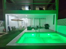 Casa de Playa Luxury Laguna Azul Tacna, hotel s vířivkou v destinaci Tacna