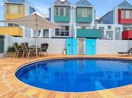 3-Bed with Alfresco Dining & Pool in Batemans Bay: Batemans Bay şehrinde bir tatil evi