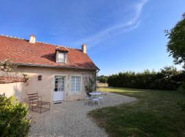 Gîte en Berry avec jardin, cheminée, jeux enfants - calme assuré en pleine nature - FR-1-591-158, ξενοδοχείο σε Sainte-Fauste