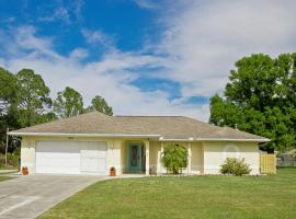 Classic Floridian Oasis w/Pool, hotel in North Port