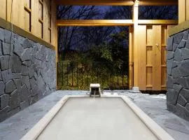 源泉かけ流し 白濁 Forest Suite Hakone Sengokuhara