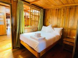 Guayabo Hostal Spa, homestay in Mindo