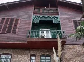 Büyükada Al Köşk、ブユカダのビーチ周辺のバケーションレンタル