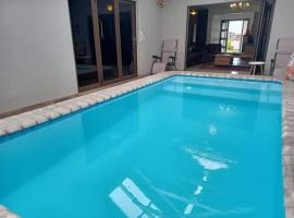 Carlo's Boutique Guesthouse, hotel econ&ocirc;mico em Walvis Bay