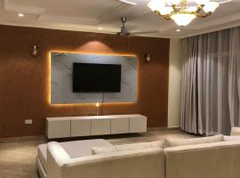 3BR Sea View Condo, ξενοδοχείο στο Νταρ ες Σαλάμ