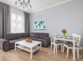 Luxury Apartment with River View and Desk for Remote Work in Szczecin by Renters, luxury hotel in Szczecin