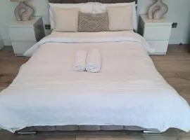 Luxury Kingsize Room in London
