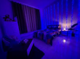 Stress-Free Cozy Private Room - heart of the city, ubytování v soukromí v destinaci Abu Dhabi