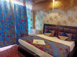 Hotel Kashmir Heaven, hotell i Srinagar