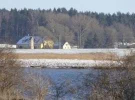 Gut-Rattelvitz-Galerie-F-hochwertig-Sauna-Kamin-eTankstelle-Spielscheune-15-000qm-Park-Land