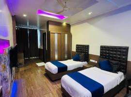 HOTEL COSMOS，勒克瑙Chaudhary Charan Singh International Airport - LKO附近的飯店